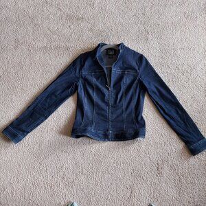 Finity Studio thin and fit denim jacket. Size6P. 98% Cotton, 2% Spandex